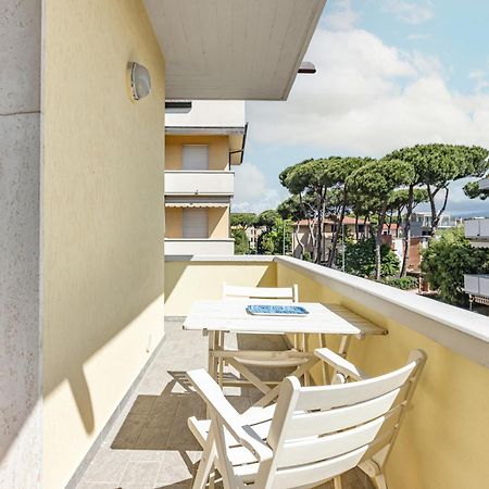 Comfy Apartment With Private Parking Near The Beach! ヴィアレッジョ エクステリア 写真