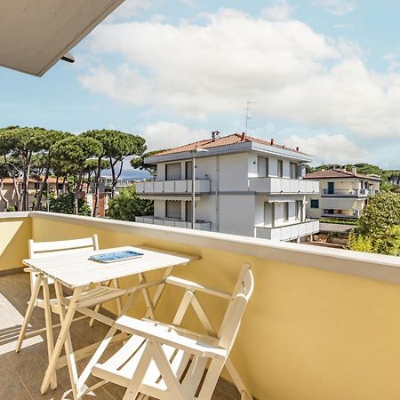 Comfy Apartment With Private Parking Near The Beach! ヴィアレッジョ エクステリア 写真