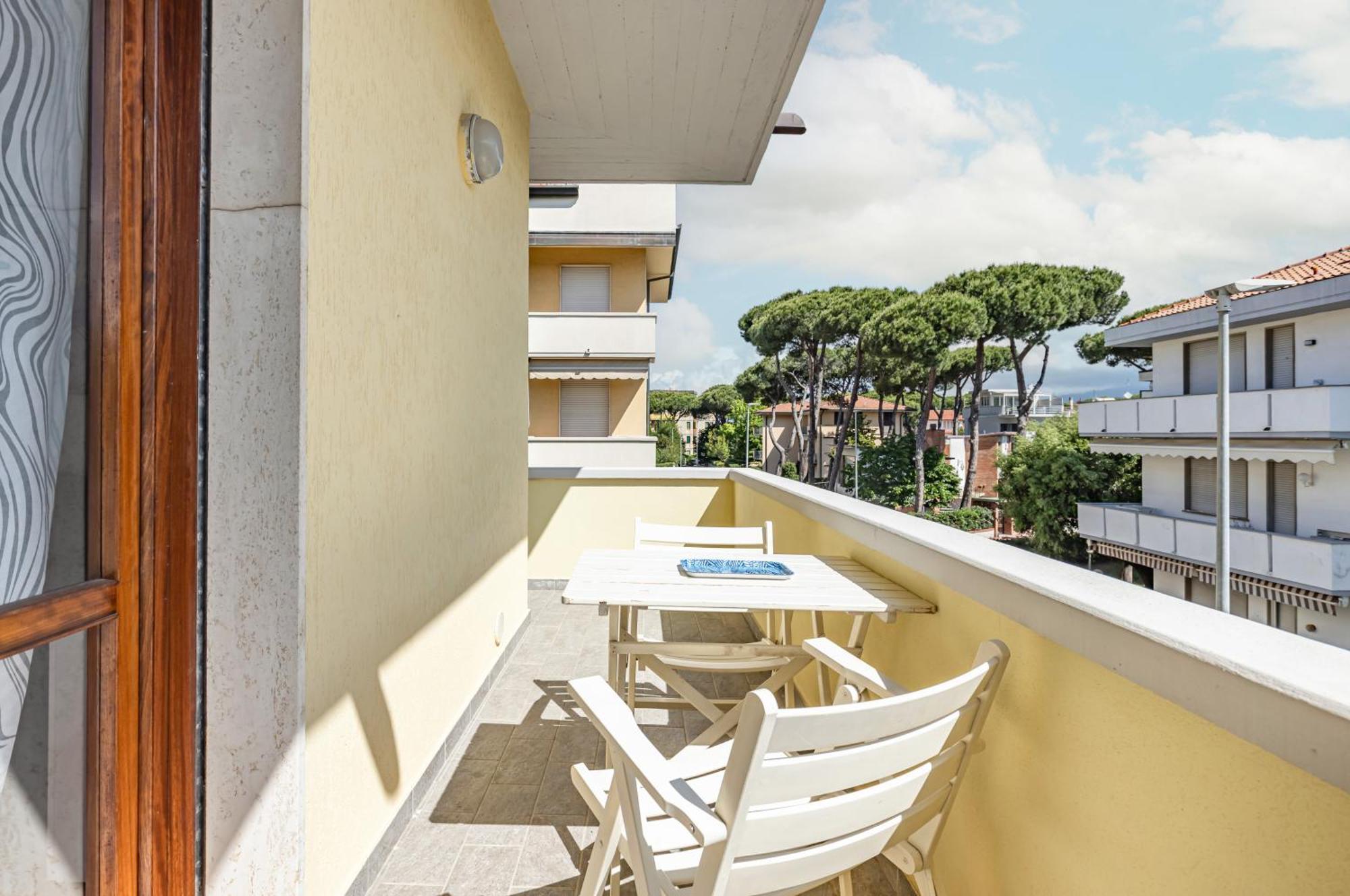 Comfy Apartment With Private Parking Near The Beach! ヴィアレッジョ エクステリア 写真