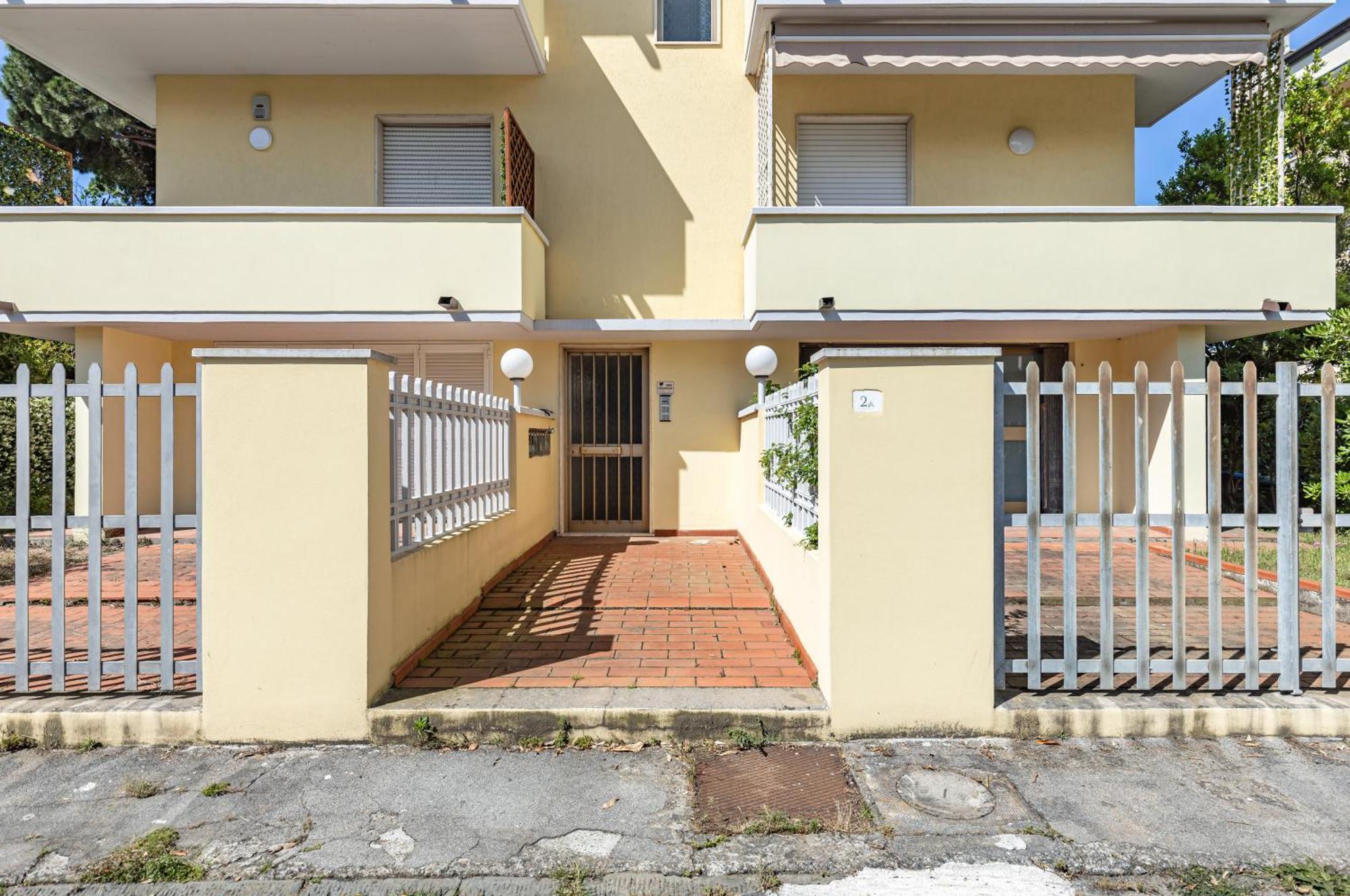 Comfy Apartment With Private Parking Near The Beach! ヴィアレッジョ エクステリア 写真